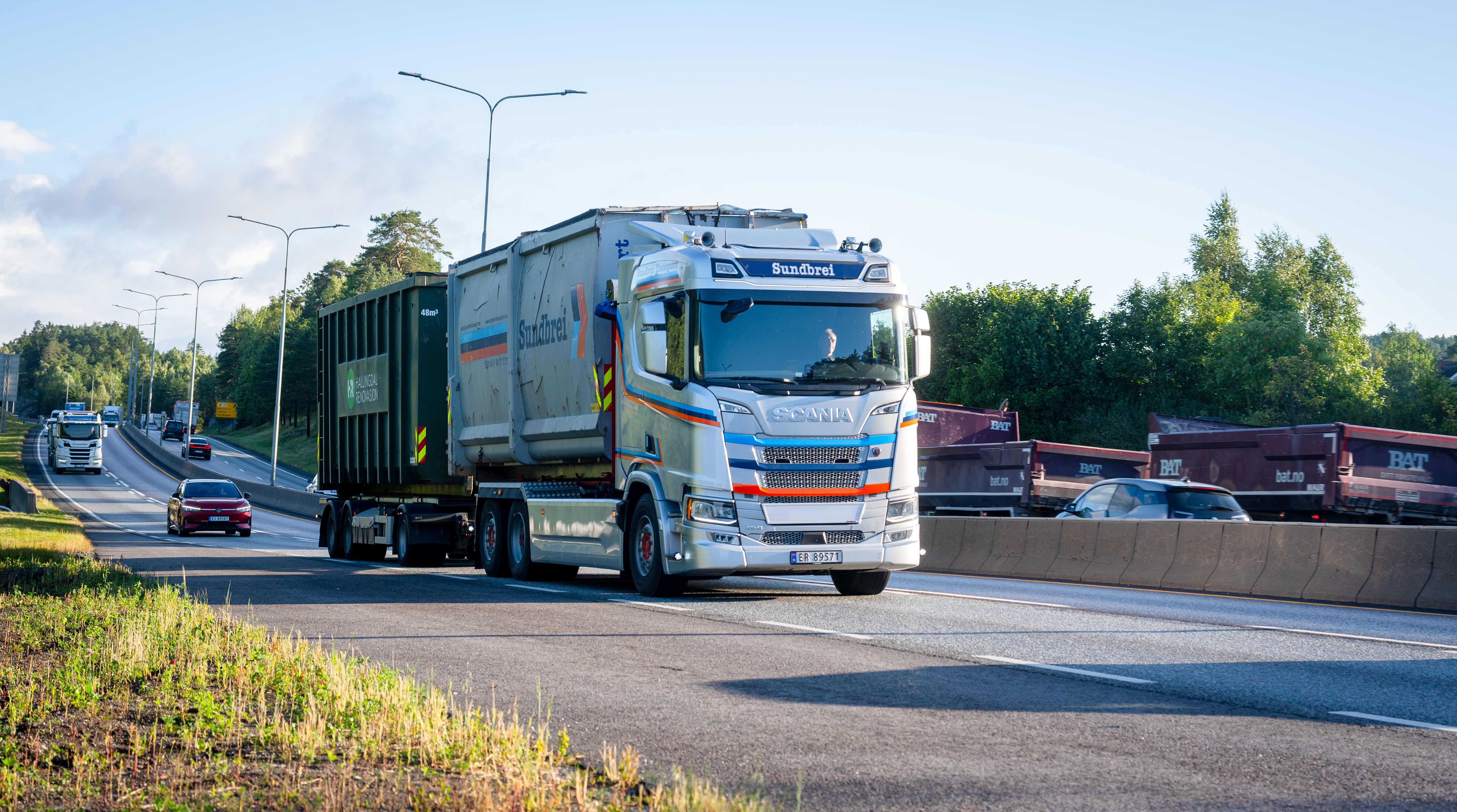 Read more about the article Pokonywanie 880 kilometrów dziennie – elektryczna Scania w logistyce odpadów
